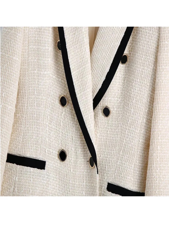Alamea Statement Tweed Blazer in White - Image 3