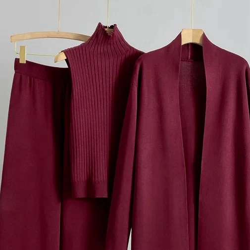 Aubrey Luxe Winter Coord Set with Cape In Maroon - Image 2