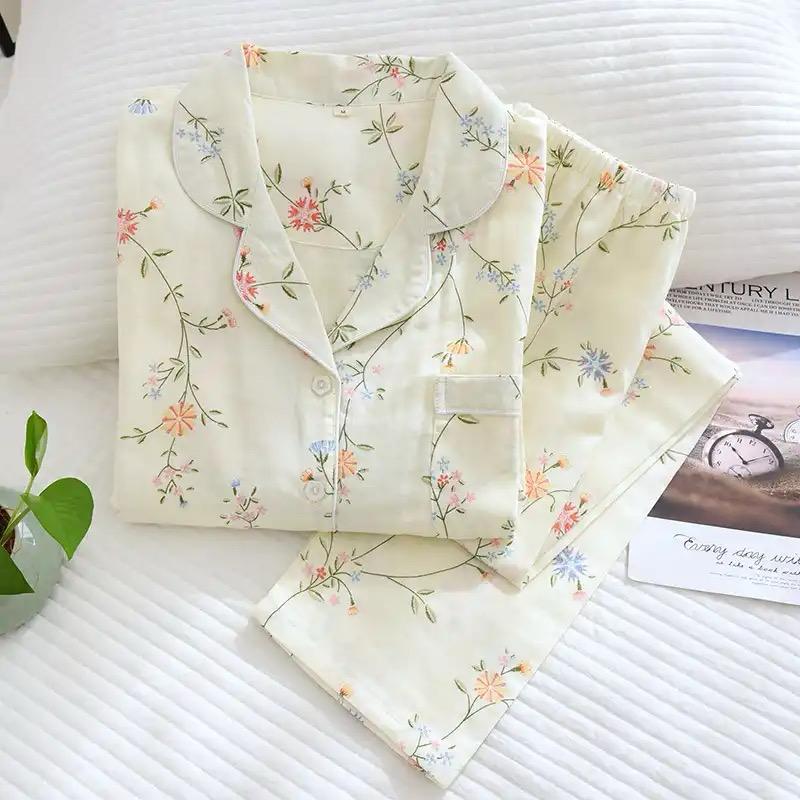 Beccy Cotton Floral Nightsuit In Off-White - Image 3