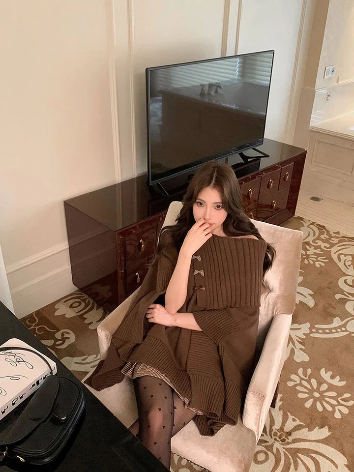 Dera Premium Winter Capes In Brown - Image 3