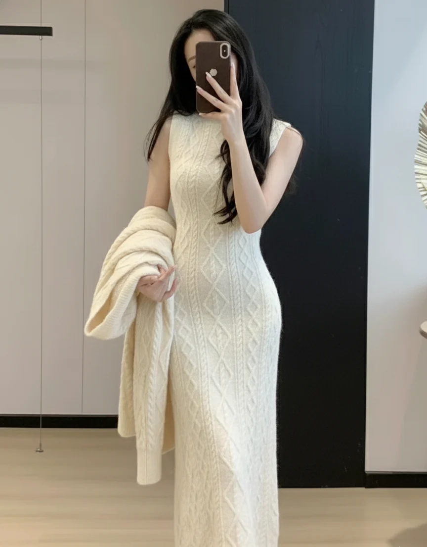 Elda Luxe Winter Dress With Cape - Image 4
