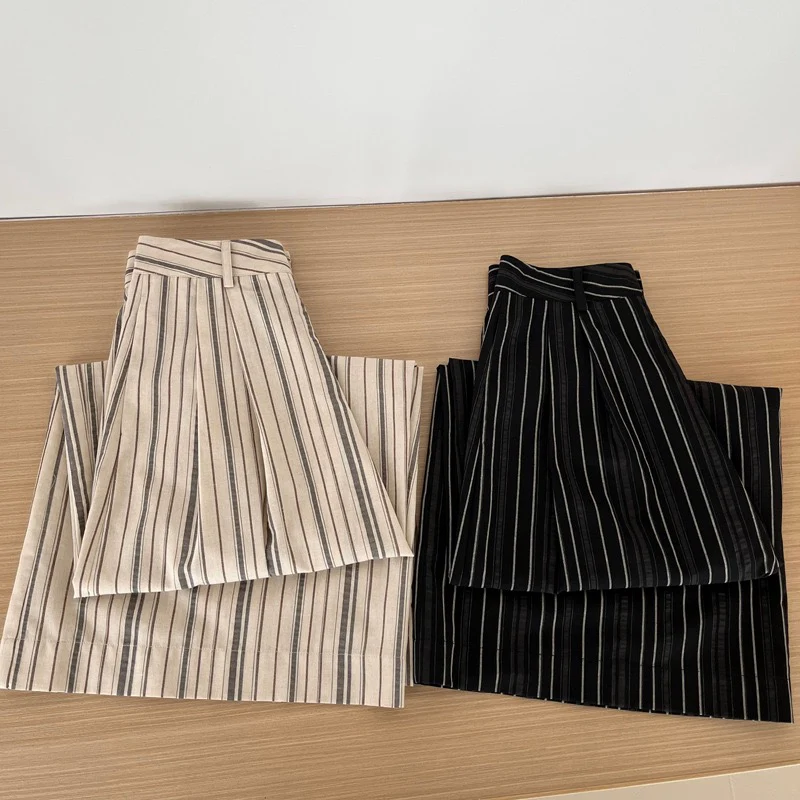 Elon Statement Striped Pants In Beige - Image 12