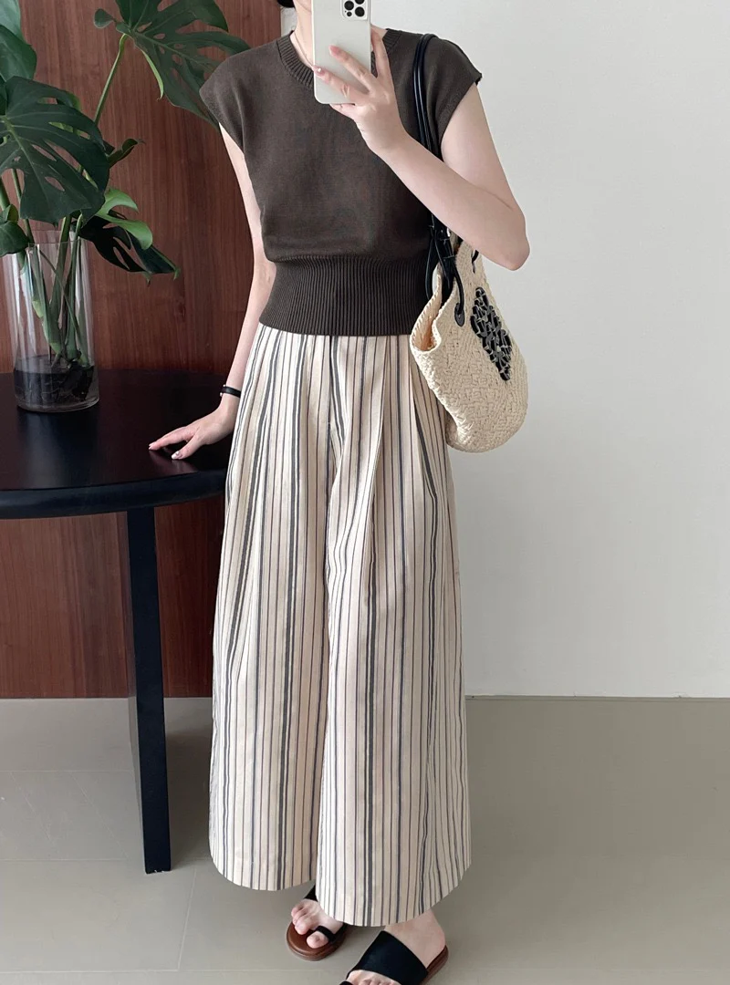 Elon Statement Striped Pants In Beige - Image 14