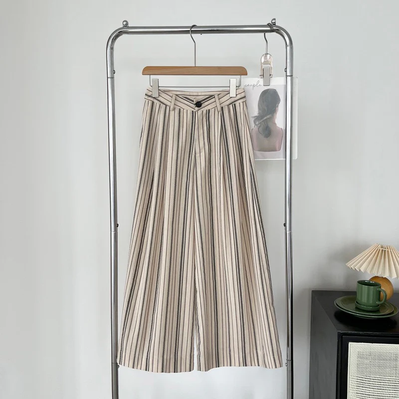 Elon Statement Striped Pants In Beige - Image 8