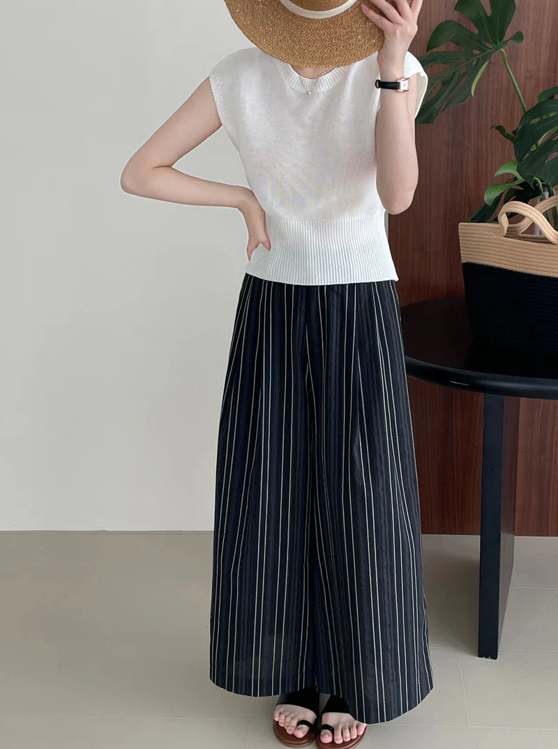Elon Statement Striped Pants In Black - Image 10