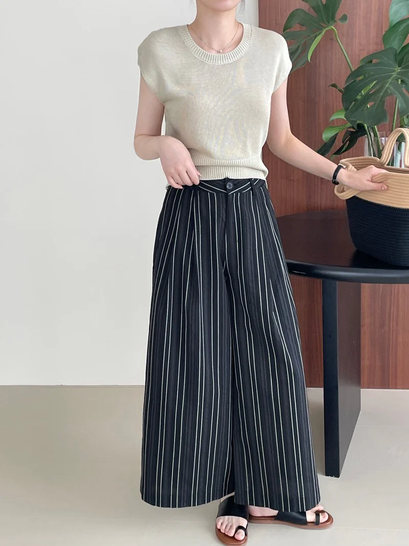 Elon Statement Striped Pants In Black - Image 11