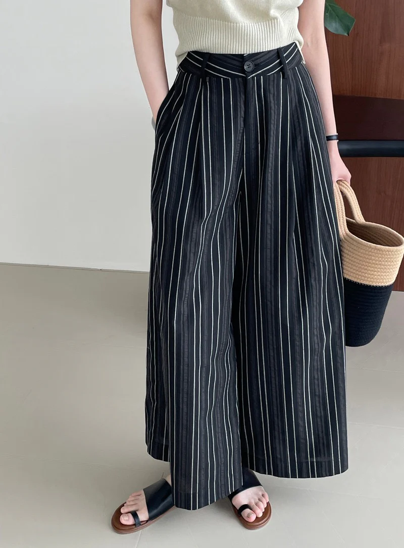 Elon Statement Striped Pants In Black - Image 12