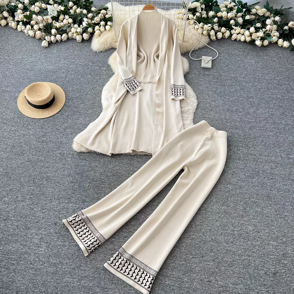 Esra Luxe Winter Coord Set With Cape - Image 2