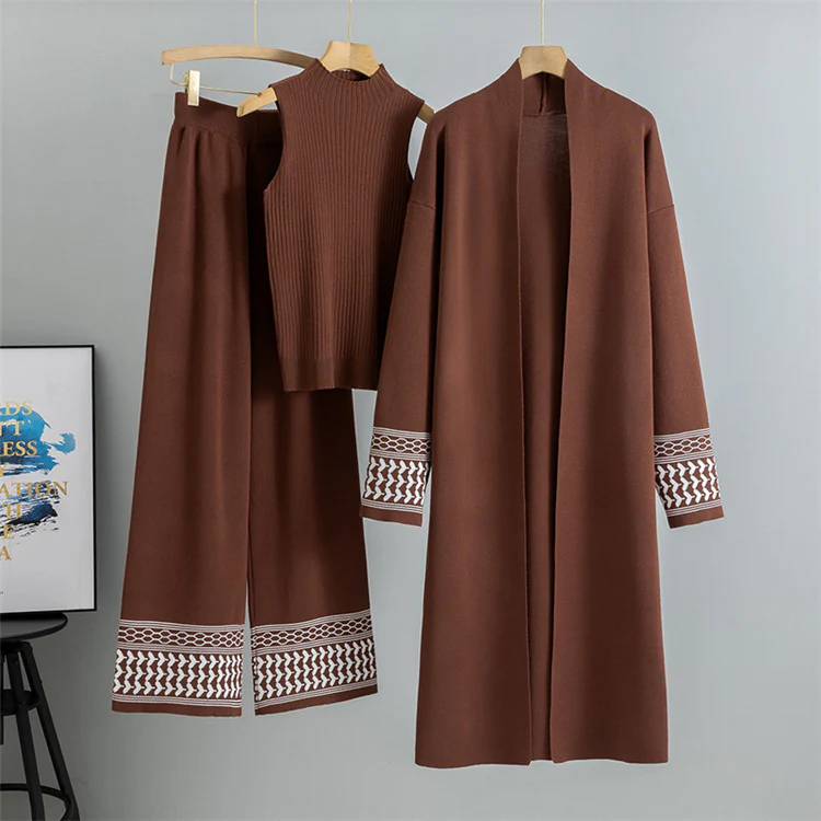 Esra Luxe Winter Coord Set With Cape - Image 3
