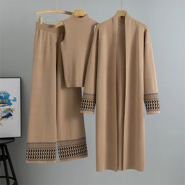 Esra Luxe Winter Coord Set With Cape - Image 4