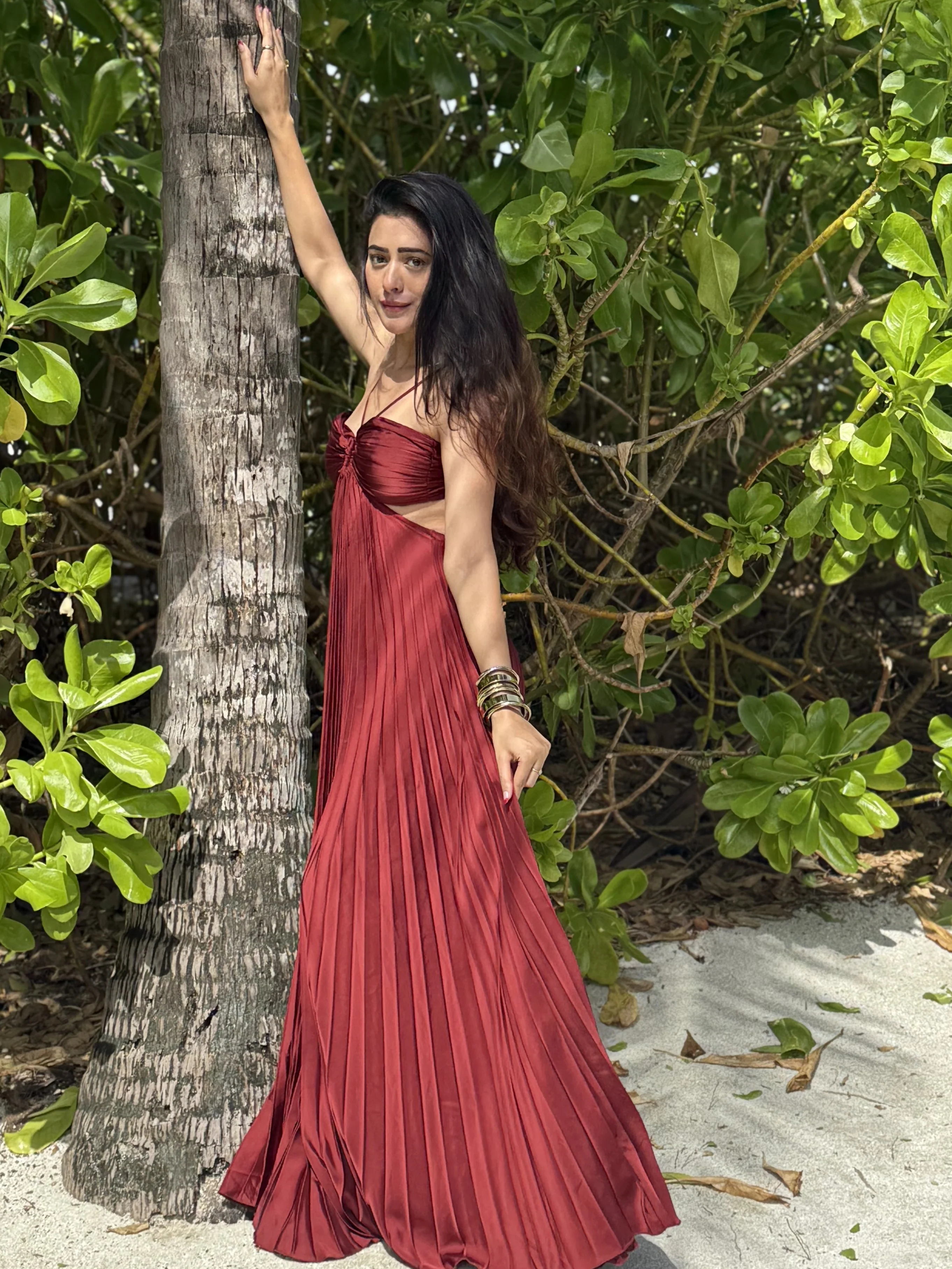 Hay Luxe Pleated Flowy Maxi Dress In Maroon - Image 7