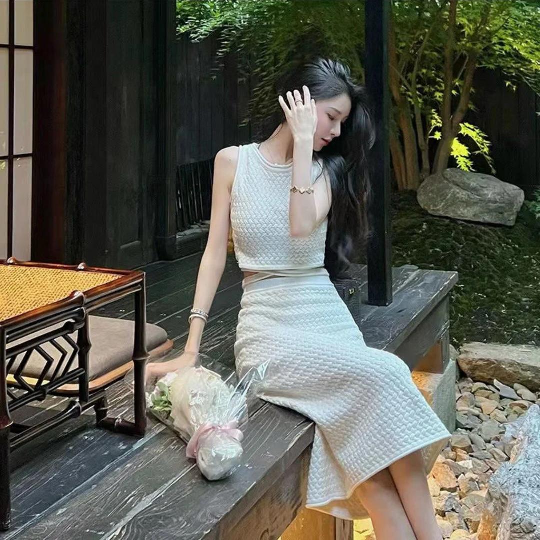 Jayleen Soft Knit Coord Set In White - Image 3