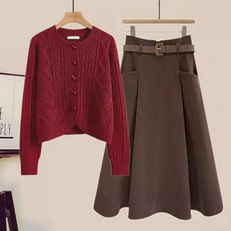 Leto Set of Sweater & Skirt With Belt In Cream - Image 4