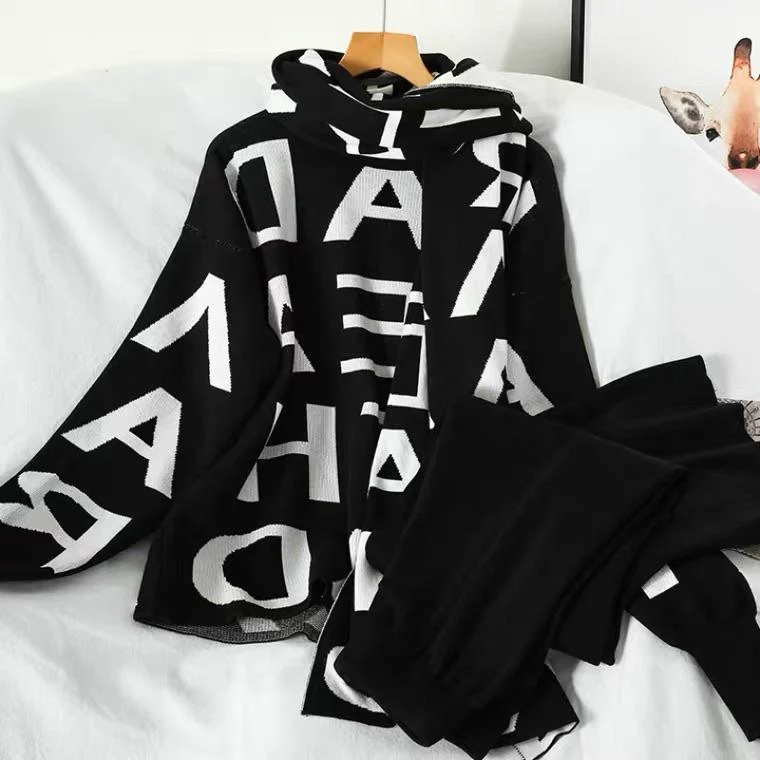 Liber Tracksuit with scarf - Image 3