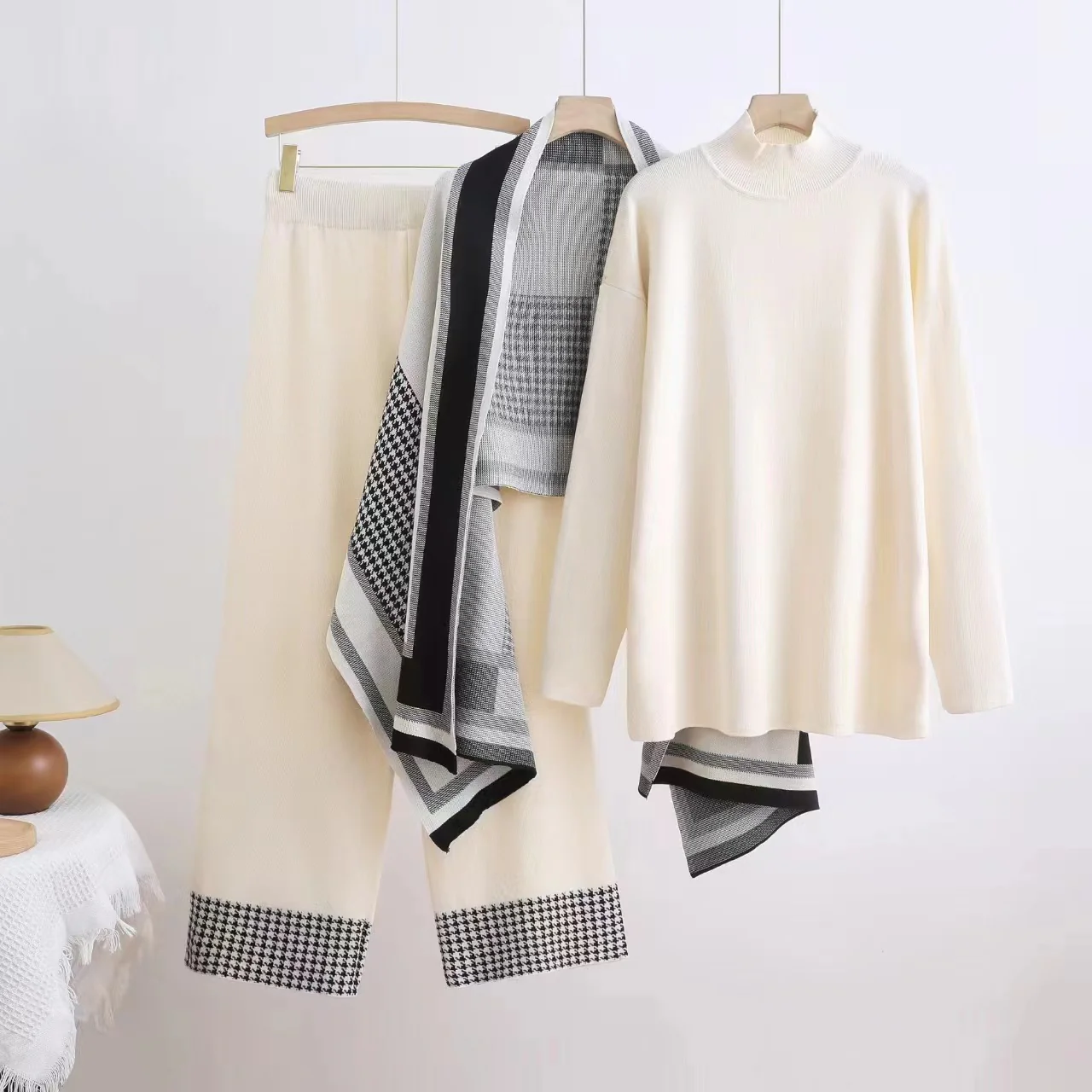 Livia Luxe Coord Set With Cape - Image 4