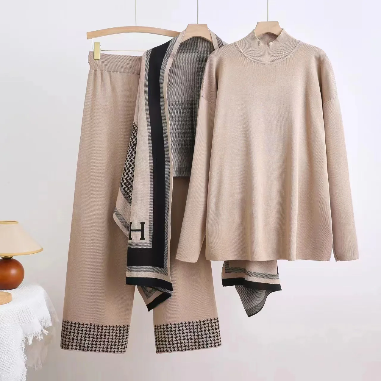 Livia Luxe Coord Set With Cape - Image 6