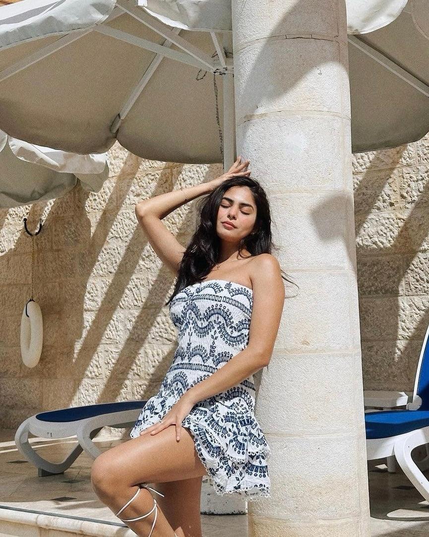 Otranto Luxe Summer Dress In White - Image 12