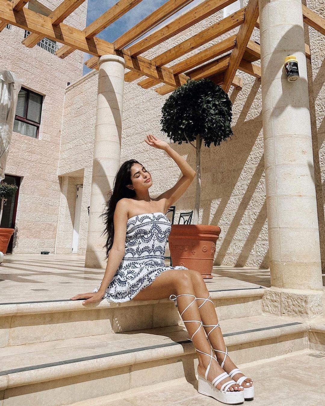 Otranto Luxe Summer Dress In White - Image 9