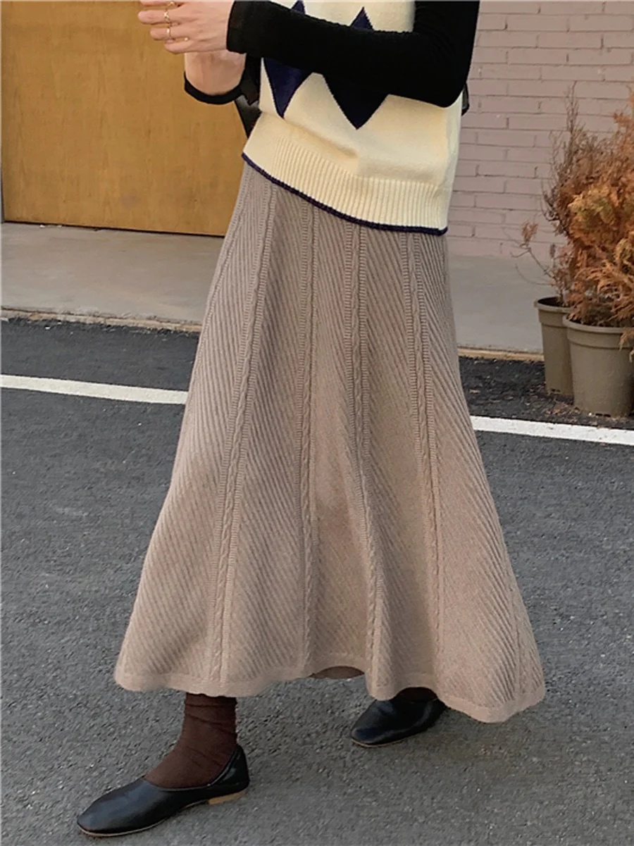 Paola Statement Woolen Pleated Skirt - Image 3