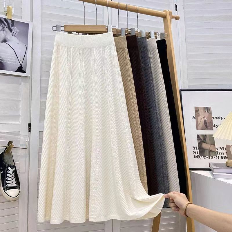 Paola Statement Woolen Pleated Skirt - Image 5