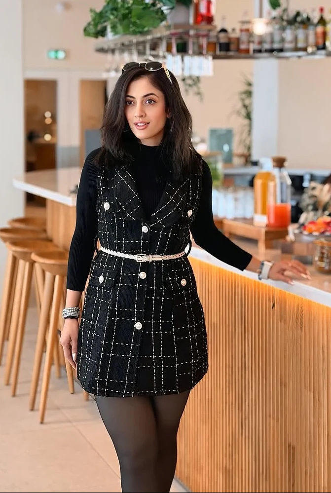 Rader Set of Top and Woolen Tweed Dress in Black - Image 8