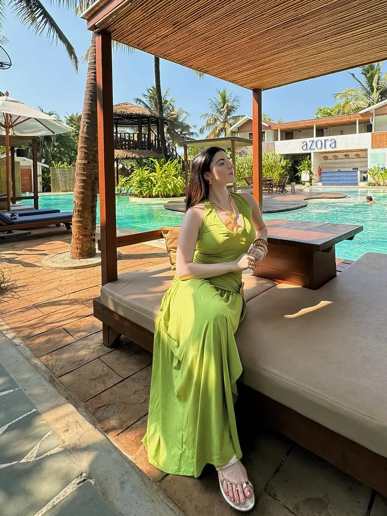 Serafina Luxe Slit Cut Maxi Dress In Green - Image 5