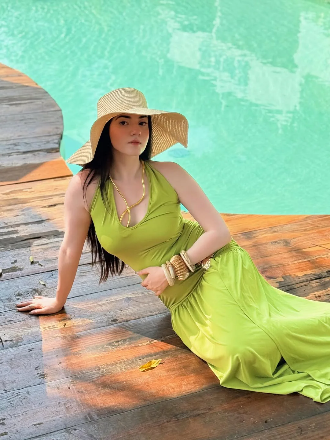 Serafina Luxe Slit Cut Maxi Dress In Green - Image 6