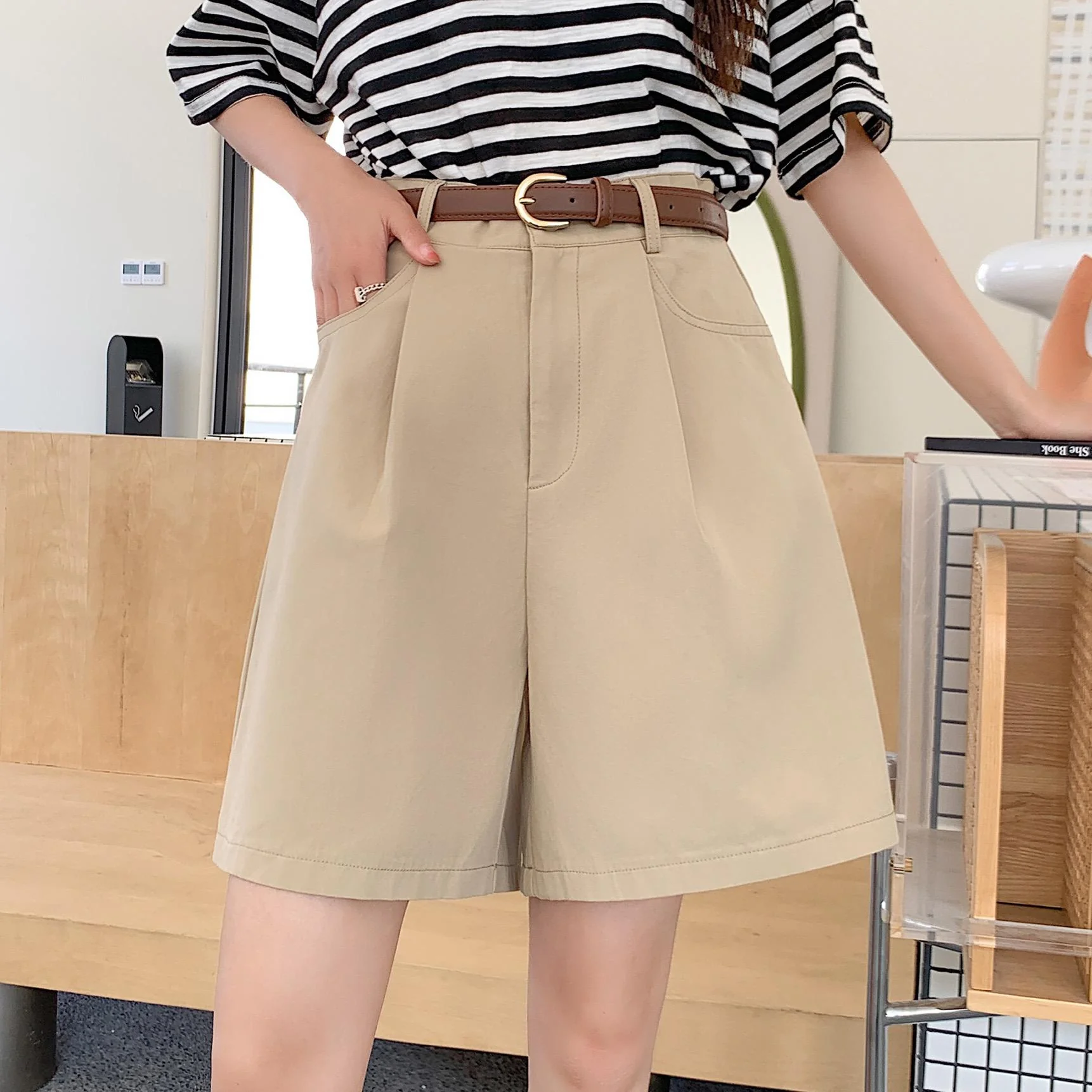 Sutton Statement Shorts With Belt In Khaki
