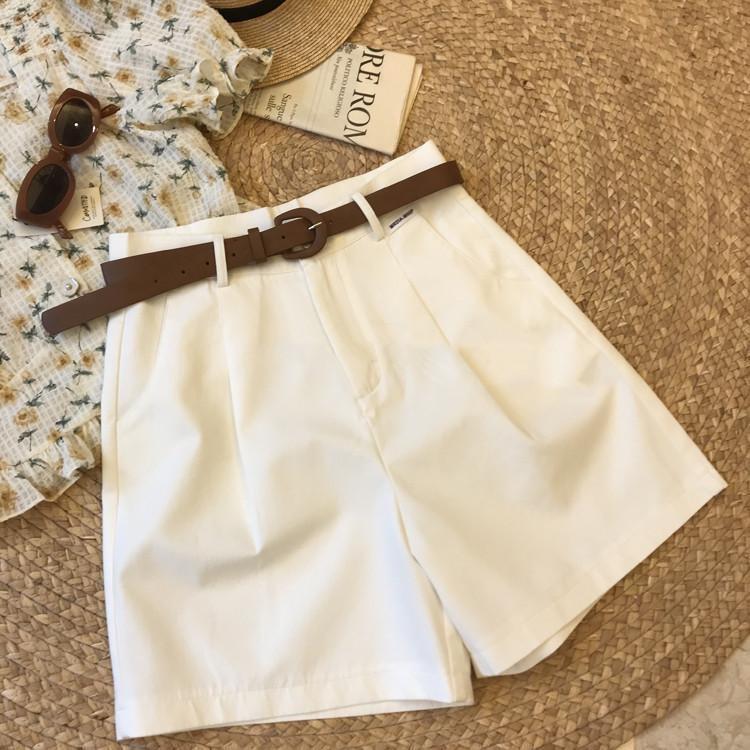 Sutton Statement Shorts With Belt In White - Image 2